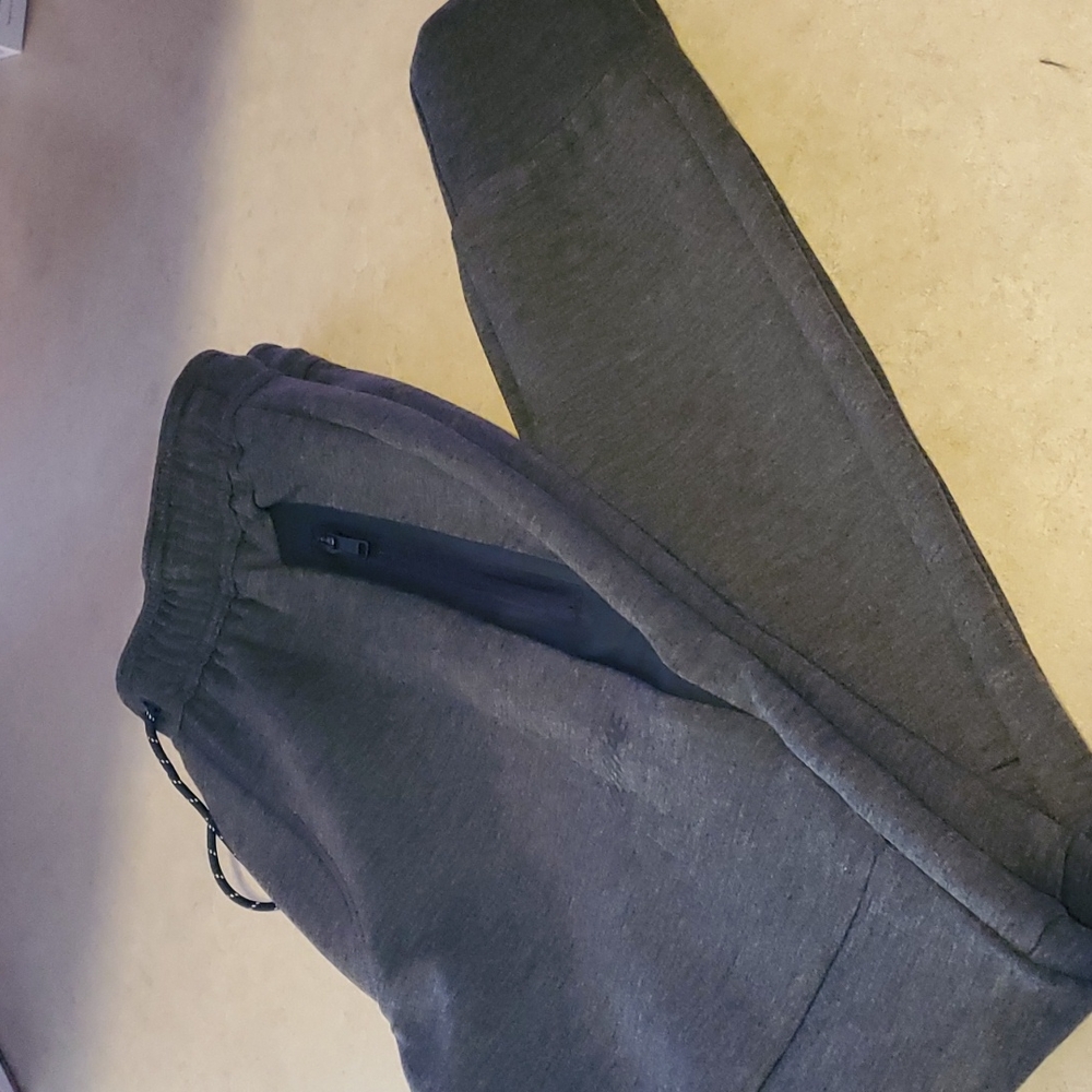 Athletic pants